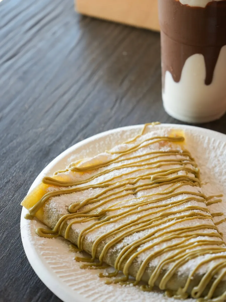 Crêpe alla crema di pistacchio, con il frappè al cioccolato